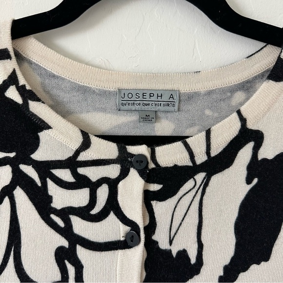 Joseph A Black & White Abstract Flower Button Down Cardigan Size Medium - Picture 3 of 5